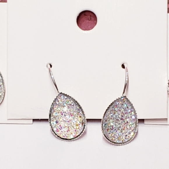 Earrings - Picture 1 of 2